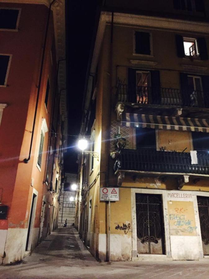 Stupenda Mansarda Centralissima, Finiture Di Lusso Carrara Eksteriør billede